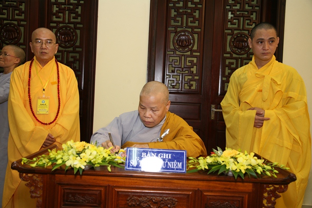 Chùm ảnh: Các phái đoàn viếng tang Cố Trưởng lão HT. Thích Chơn Thiện ngày 15/11