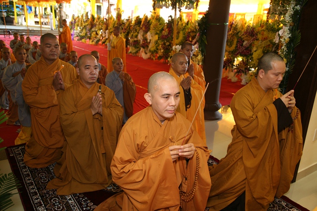 Chùm ảnh: Các phái đoàn viếng tang Cố Trưởng lão HT. Thích Chơn Thiện ngày 15/11