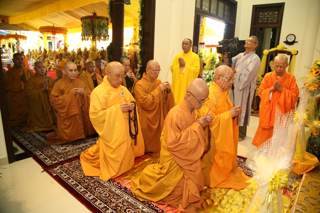 Chùm ảnh: Các phái đoàn viếng tang Cố Trưởng lão HT. Thích Chơn Thiện ngày 15/11