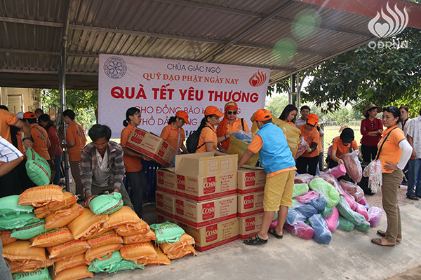 Quỹ Đạo Phật Ngày Nay: Tổng Kết Chương Trình  “Quà Tết Yêu Thương” cho kiều bào hồi hương tại hồ Dầu Tiếng - Tây Ninh (C92)