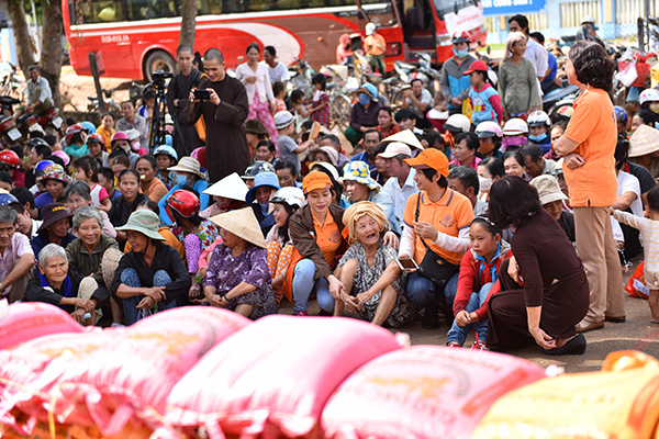 Quỹ Đạo Phật Ngày Nay: Tổng Kết Chương Trình  “Quà Tết Yêu Thương” cho kiều bào hồi hương tại hồ Dầu Tiếng - Tây Ninh (C92)