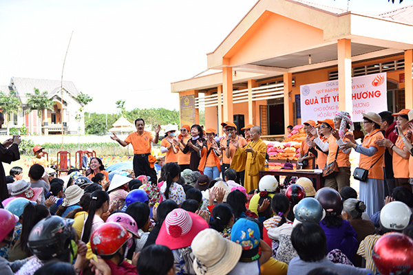 Quỹ Đạo Phật Ngày Nay: Tổng Kết Chương Trình  “Quà Tết Yêu Thương” cho kiều bào hồi hương tại hồ Dầu Tiếng - Tây Ninh (C92)