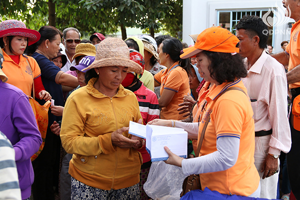 Quỹ Đạo Phật Ngày Nay: Tổng Kết Chương Trình  “Quà Tết Yêu Thương” cho kiều bào hồi hương tại hồ Dầu Tiếng - Tây Ninh (C92)