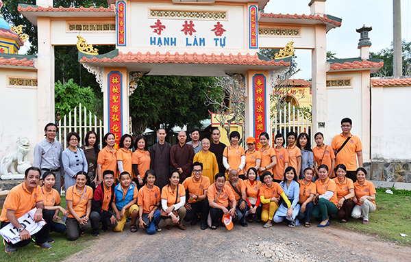 Quỹ Đạo Phật Ngày Nay: Tổng Kết Chương Trình  “Quà Tết Yêu Thương” cho kiều bào hồi hương tại hồ Dầu Tiếng - Tây Ninh (C92)