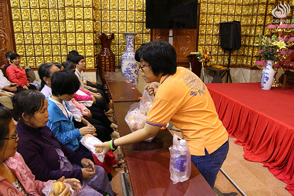 Quỹ Đạo Phật Ngày Nay - Tổng kết chương trình Quà Tết Yêu Thương - Đợt 2 tại TP. Hồ Chí Minh, Hà Tĩnh, Quảng Ngãi (C95)