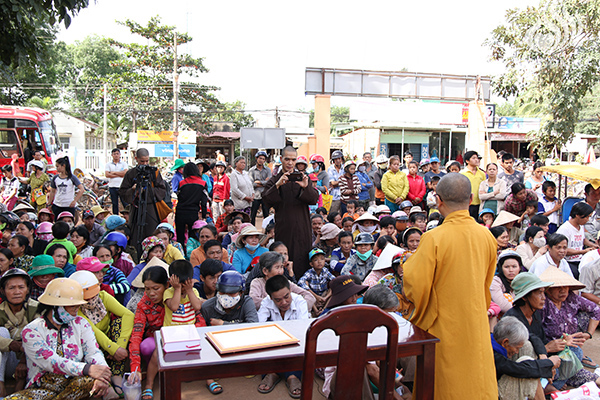 Quỹ Đạo Phật Ngày Nay: Tổng Kết Chương Trình  “Quà Tết Yêu Thương” cho kiều bào hồi hương tại hồ Dầu Tiếng - Tây Ninh (C92)