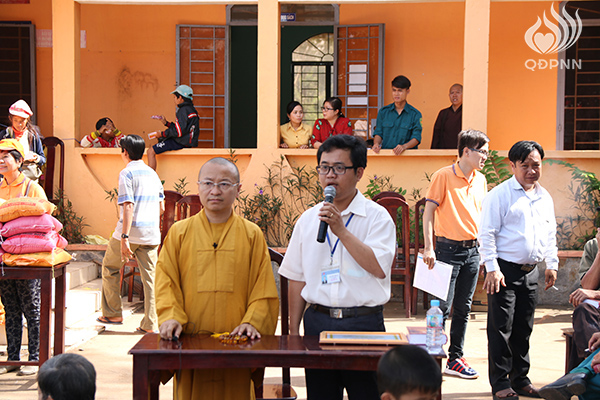 Quỹ Đạo Phật Ngày Nay: Tổng Kết Chương Trình  “Quà Tết Yêu Thương” cho kiều bào hồi hương tại hồ Dầu Tiếng - Tây Ninh (C92)
