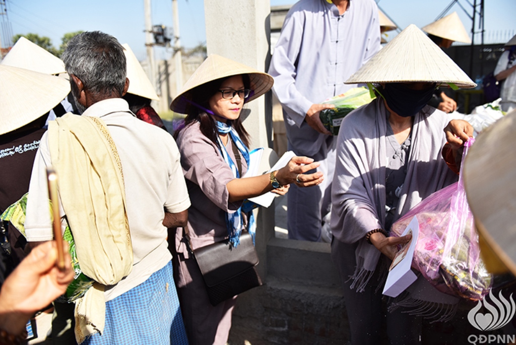 Quỹ Đạo Phật Ngày Nay - Tổng Kết Chương Trình Trao Quà Từ Thiện Và Cúng Dường Trai Tăng Tại Ấn Độ (C103)