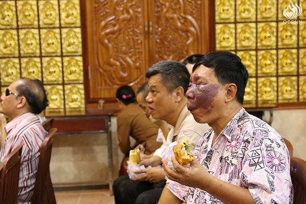 Quỹ Đạo Phật Ngày Nay - Tổng kết chương trình Quà Tết Yêu Thương - Đợt 2 tại TP. Hồ Chí Minh, Hà Tĩnh, Quảng Ngãi (C95)