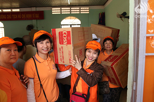 Quỹ Đạo Phật Ngày Nay: Tổng Kết Chương Trình  “Quà Tết Yêu Thương” cho kiều bào hồi hương tại hồ Dầu Tiếng - Tây Ninh (C92)