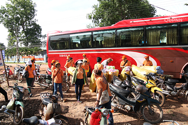 Quỹ Đạo Phật Ngày Nay: Tổng Kết Chương Trình  “Quà Tết Yêu Thương” cho kiều bào hồi hương tại hồ Dầu Tiếng - Tây Ninh (C92)