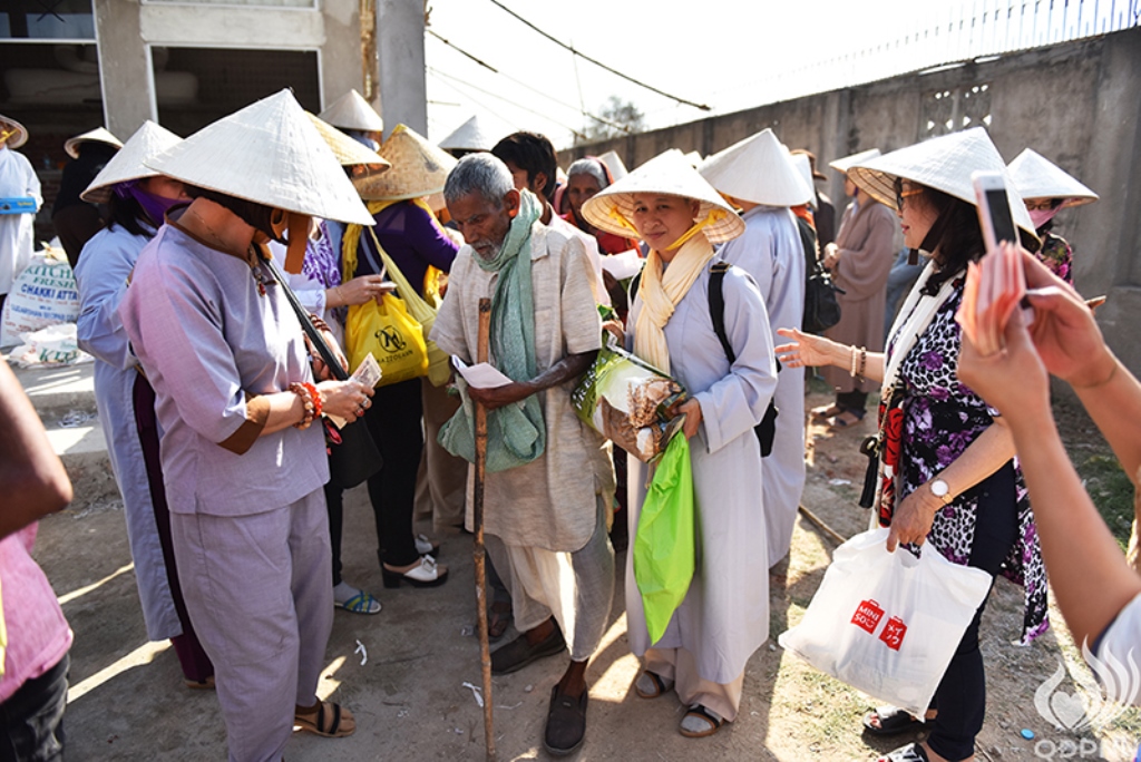 Quỹ Đạo Phật Ngày Nay - Tổng Kết Chương Trình Trao Quà Từ Thiện Và Cúng Dường Trai Tăng Tại Ấn Độ (C103)