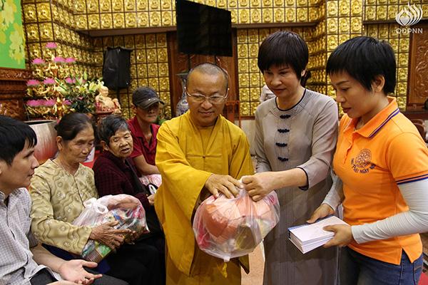 Quỹ Đạo Phật Ngày Nay - Tổng kết chương trình Quà Tết Yêu Thương - Đợt 2 tại TP. Hồ Chí Minh, Hà Tĩnh, Quảng Ngãi (C95)