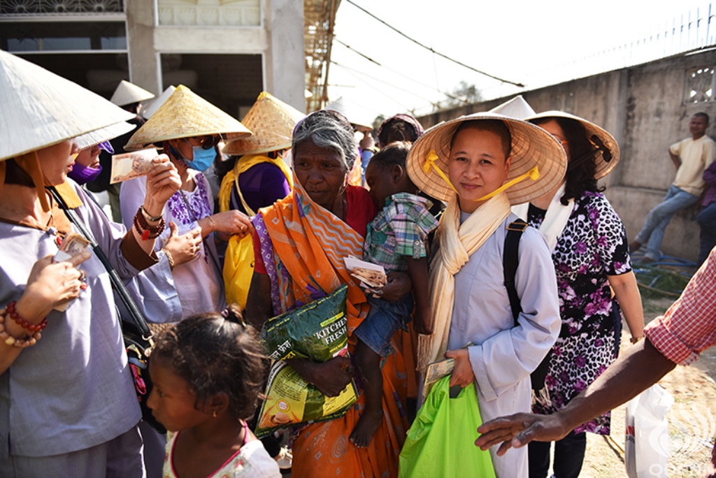 Quỹ Đạo Phật Ngày Nay - Tổng Kết Chương Trình Trao Quà Từ Thiện Và Cúng Dường Trai Tăng Tại Ấn Độ (C103)