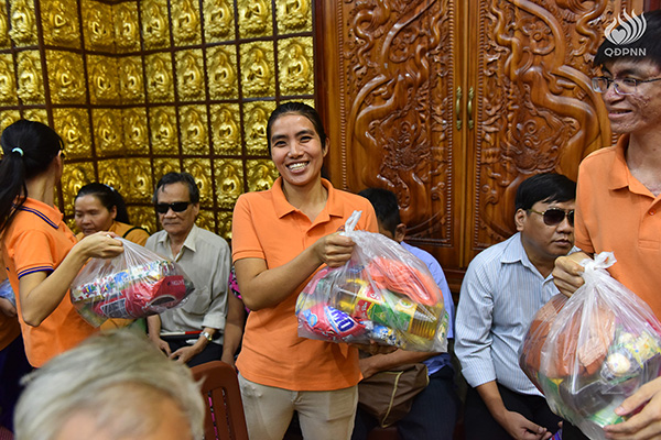 Quỹ Đạo Phật Ngày Nay - Tổng kết chương trình Quà Tết Yêu Thương - Đợt 2 tại TP. Hồ Chí Minh, Hà Tĩnh, Quảng Ngãi (C95)