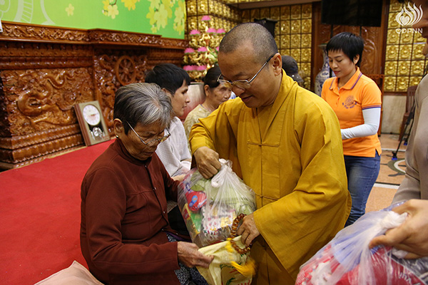 Quỹ Đạo Phật Ngày Nay - Tổng kết chương trình Quà Tết Yêu Thương - Đợt 2 tại TP. Hồ Chí Minh, Hà Tĩnh, Quảng Ngãi (C95)