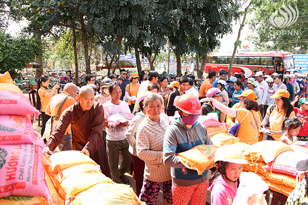 Quỹ Đạo Phật Ngày Nay: Tổng Kết Chương Trình  “Quà Tết Yêu Thương” cho kiều bào hồi hương tại hồ Dầu Tiếng - Tây Ninh (C92)