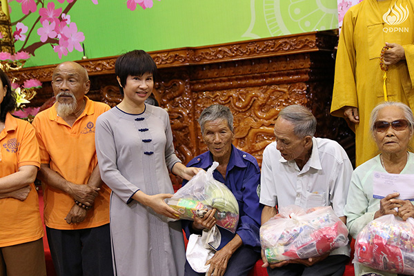 Quỹ Đạo Phật Ngày Nay - Tổng kết chương trình Quà Tết Yêu Thương - Đợt 2 tại TP. Hồ Chí Minh, Hà Tĩnh, Quảng Ngãi (C95)