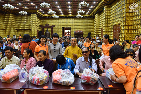 Quỹ Đạo Phật Ngày Nay - Tổng kết chương trình Quà Tết Yêu Thương - Đợt 2 tại TP. Hồ Chí Minh, Hà Tĩnh, Quảng Ngãi (C95)