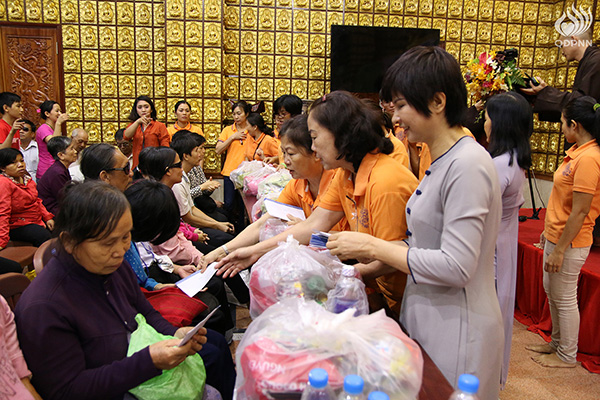 Quỹ Đạo Phật Ngày Nay - Tổng kết chương trình Quà Tết Yêu Thương - Đợt 2 tại TP. Hồ Chí Minh, Hà Tĩnh, Quảng Ngãi (C95)