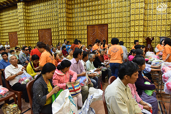 Quỹ Đạo Phật Ngày Nay - Tổng kết chương trình Quà Tết Yêu Thương - Đợt 2 tại TP. Hồ Chí Minh, Hà Tĩnh, Quảng Ngãi (C95)