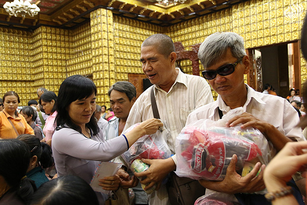 Quỹ Đạo Phật Ngày Nay - Tổng kết chương trình Quà Tết Yêu Thương - Đợt 2 tại TP. Hồ Chí Minh, Hà Tĩnh, Quảng Ngãi (C95)