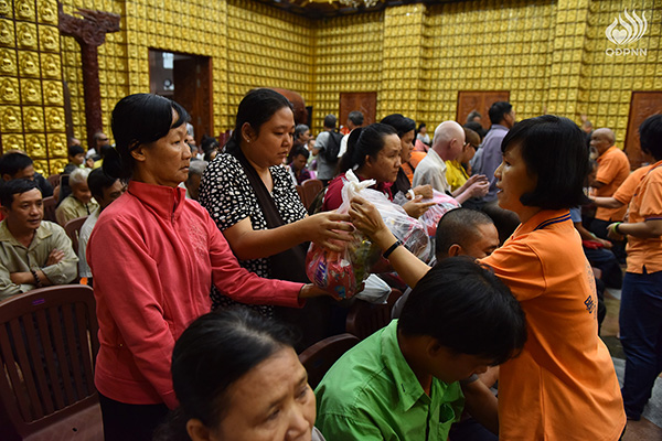 Quỹ Đạo Phật Ngày Nay - Tổng kết chương trình Quà Tết Yêu Thương - Đợt 2 tại TP. Hồ Chí Minh, Hà Tĩnh, Quảng Ngãi (C95)