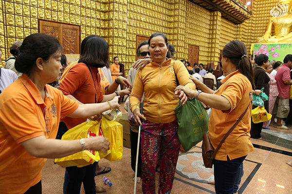 Quỹ Đạo Phật Ngày Nay - Tổng kết chương trình Quà Tết Yêu Thương - Đợt 2 tại TP. Hồ Chí Minh, Hà Tĩnh, Quảng Ngãi (C95)