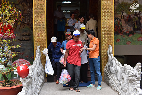 Quỹ Đạo Phật Ngày Nay - Tổng kết chương trình Quà Tết Yêu Thương - Đợt 2 tại TP. Hồ Chí Minh, Hà Tĩnh, Quảng Ngãi (C95)