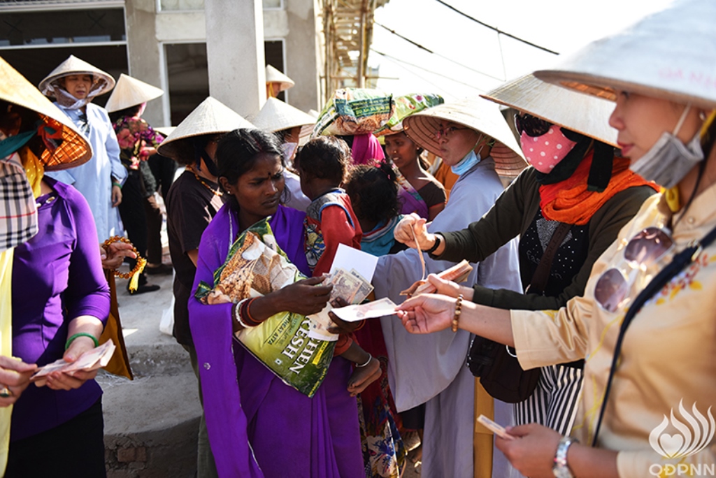 Quỹ Đạo Phật Ngày Nay - Tổng Kết Chương Trình Trao Quà Từ Thiện Và Cúng Dường Trai Tăng Tại Ấn Độ (C103)