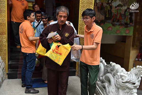 Quỹ Đạo Phật Ngày Nay - Tổng kết chương trình Quà Tết Yêu Thương - Đợt 2 tại TP. Hồ Chí Minh, Hà Tĩnh, Quảng Ngãi (C95)