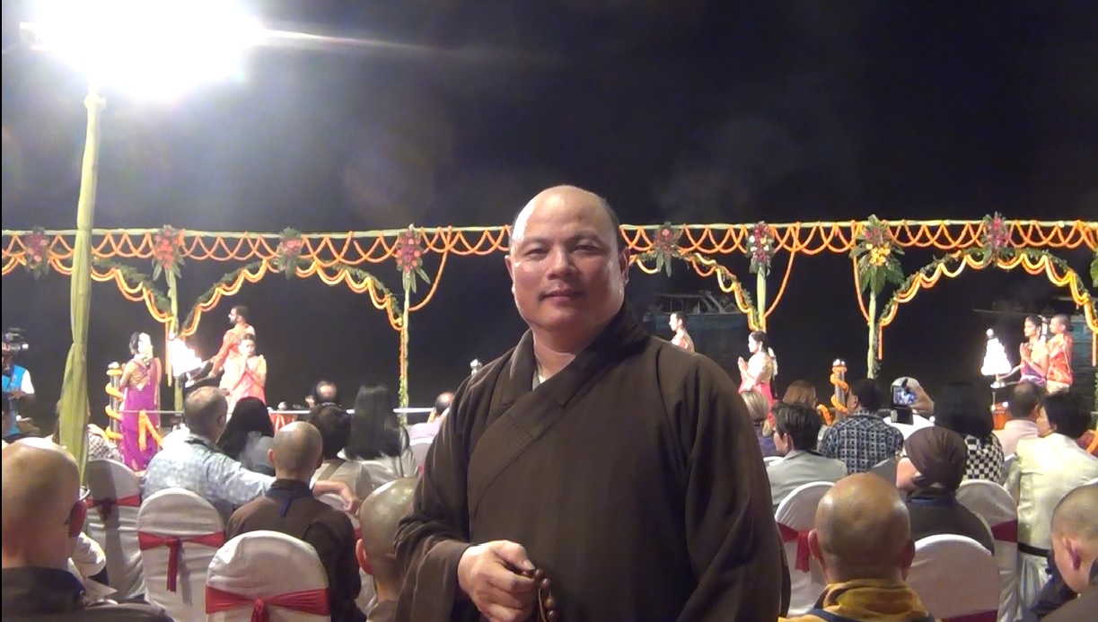 Đường Xưa Mây Trắng