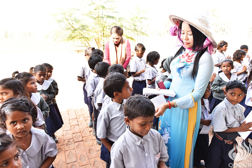 Quỹ Đạo Phật Ngày Nay - Tổng Kết Chương Trình Trao Quà Từ Thiện Và Cúng Dường Trai Tăng Tại Ấn Độ (C103)