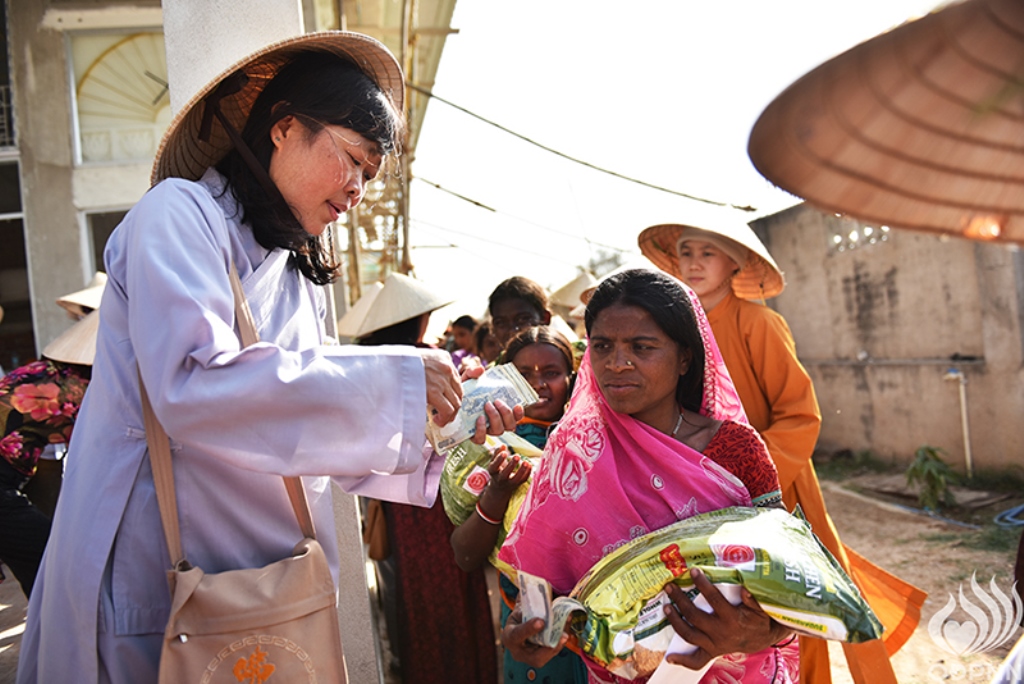 Quỹ Đạo Phật Ngày Nay - Tổng Kết Chương Trình Trao Quà Từ Thiện Và Cúng Dường Trai Tăng Tại Ấn Độ (C103)