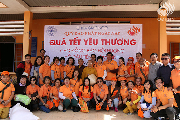 Quỹ Đạo Phật Ngày Nay: Tổng Kết Chương Trình  “Quà Tết Yêu Thương” cho kiều bào hồi hương tại hồ Dầu Tiếng - Tây Ninh (C92)
