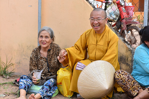 Quỹ Đạo Phật Ngày Nay: Tổng Kết Chương Trình  “Quà Tết Yêu Thương” cho kiều bào hồi hương tại hồ Dầu Tiếng - Tây Ninh (C92)