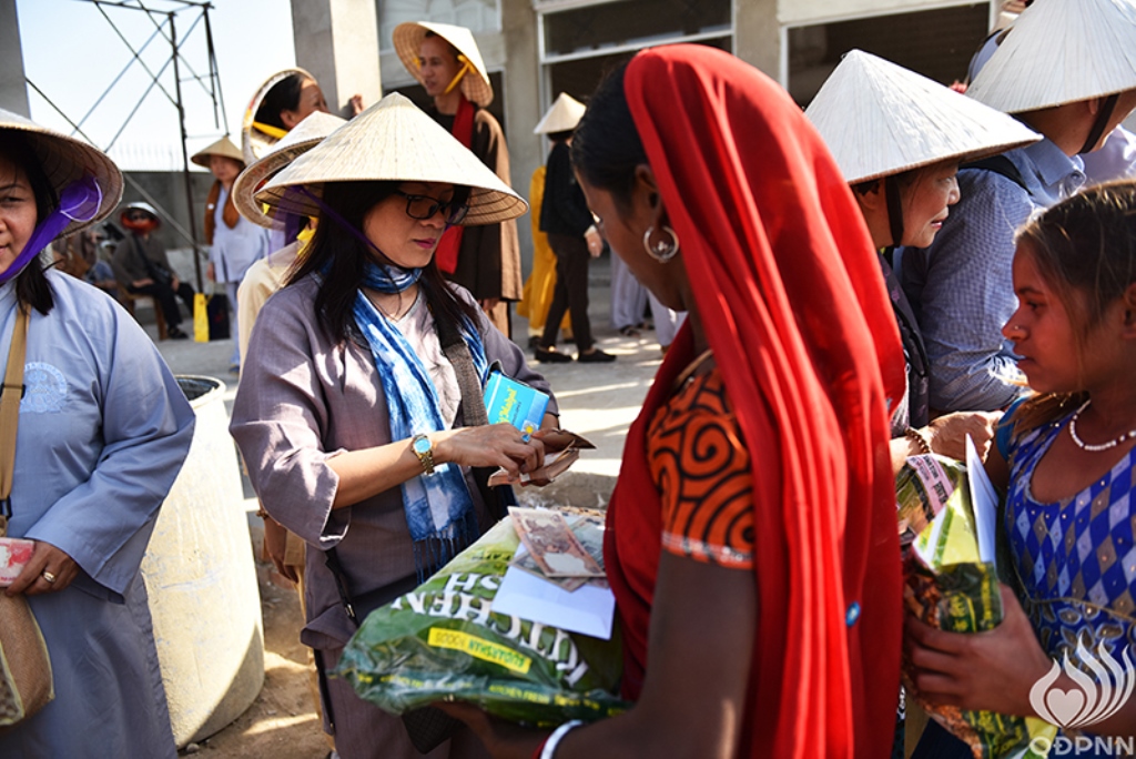 Quỹ Đạo Phật Ngày Nay - Tổng Kết Chương Trình Trao Quà Từ Thiện Và Cúng Dường Trai Tăng Tại Ấn Độ (C103)