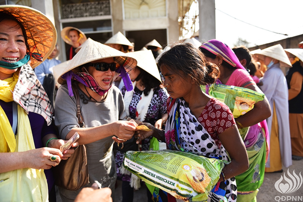 Quỹ Đạo Phật Ngày Nay - Tổng Kết Chương Trình Trao Quà Từ Thiện Và Cúng Dường Trai Tăng Tại Ấn Độ (C103)