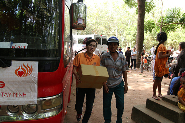 Quỹ Đạo Phật Ngày Nay: Tổng Kết Chương Trình  “Quà Tết Yêu Thương” cho kiều bào hồi hương tại hồ Dầu Tiếng - Tây Ninh (C92)