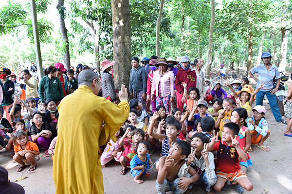 Quỹ Đạo Phật Ngày Nay: Tổng Kết Chương Trình  “Quà Tết Yêu Thương” cho kiều bào hồi hương tại hồ Dầu Tiếng - Tây Ninh (C92)