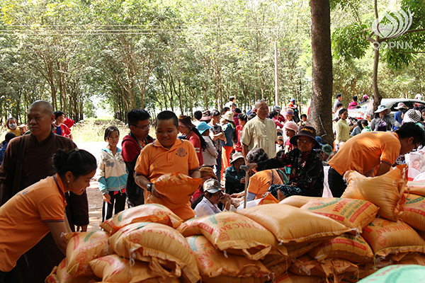 Quỹ Đạo Phật Ngày Nay: Tổng Kết Chương Trình  “Quà Tết Yêu Thương” cho kiều bào hồi hương tại hồ Dầu Tiếng - Tây Ninh (C92)
