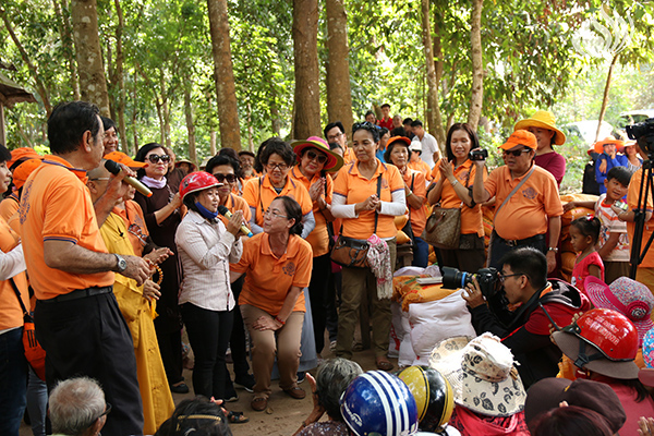 Quỹ Đạo Phật Ngày Nay: Tổng Kết Chương Trình  “Quà Tết Yêu Thương” cho kiều bào hồi hương tại hồ Dầu Tiếng - Tây Ninh (C92)