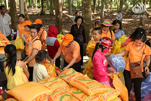 Quỹ Đạo Phật Ngày Nay: Tổng Kết Chương Trình  “Quà Tết Yêu Thương” cho kiều bào hồi hương tại hồ Dầu Tiếng - Tây Ninh (C92)
