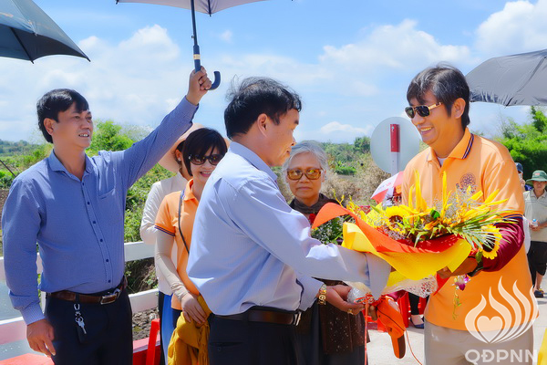 Quỹ Đạo Phật Ngày Nay: Lễ khánh thành “Nhịp cầu yêu thương” và Trao tặng yêu thương cho người khiếm thị, nạn nhân chất độc da cam &amp; Học sinh tại Đắk Lắk (C72d &amp; C107)