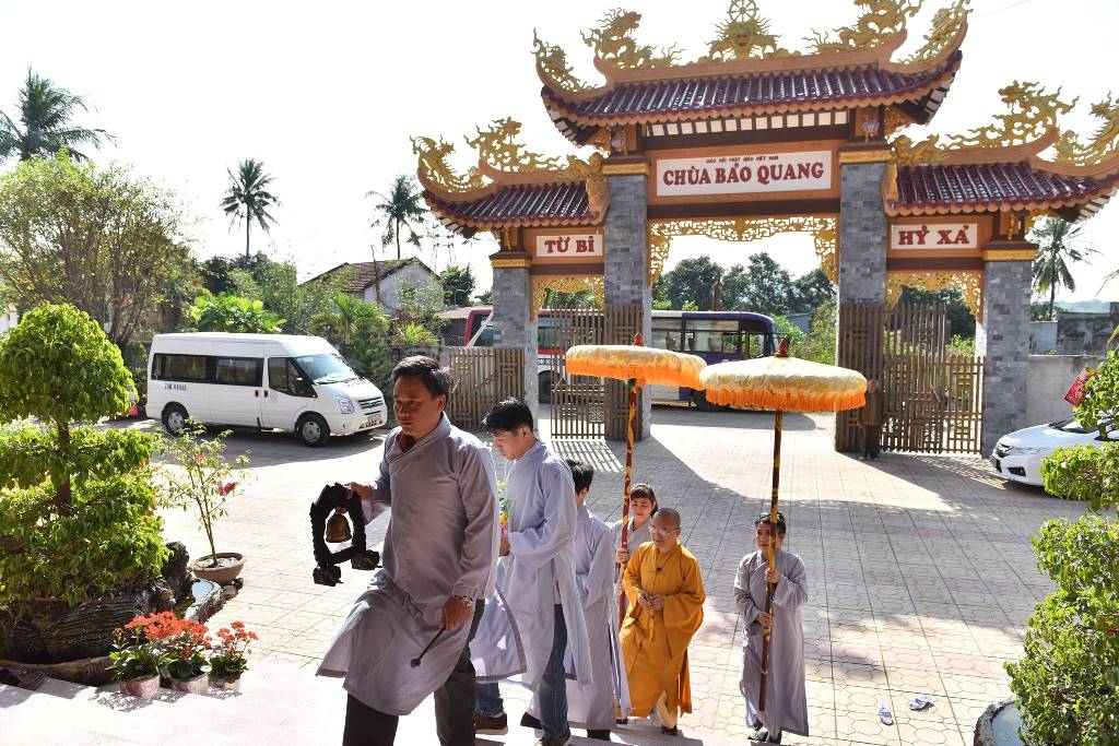Thượng tọa Thích Nhật Từ thuyết giảng tại Khánh Hòa.