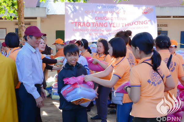 Quỹ Đạo Phật Ngày Nay: Lễ khánh thành “Nhịp cầu yêu thương” và Trao tặng yêu thương cho người khiếm thị, nạn nhân chất độc da cam &amp; Học sinh tại Đắk Lắk (C72d &amp; C107)