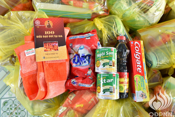 Quỹ Đạo Phật Ngày Nay - Tổng Kết Chương Trình Trao Quà Từ Thiện Và Trao Tặng Học Bổng Cho Học Sinh Nghèo Vượt Khó C101