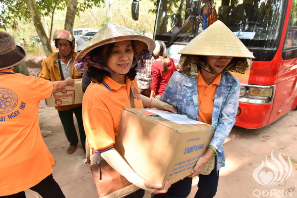 Quỹ Đạo Phật Ngày Nay: Tổng kết chương trình “Trao tặng yêu thương” đợt 2  tại hồ  Dầu Tiếng Tây Ninh (C100)