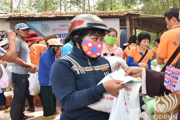 Quỹ Đạo Phật Ngày Nay: Tổng kết chương trình “Trao tặng yêu thương” đợt 2  tại hồ  Dầu Tiếng Tây Ninh (C100)