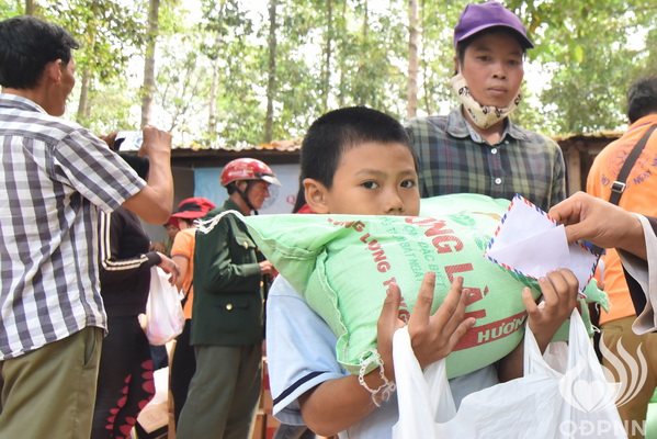 Quỹ Đạo Phật Ngày Nay: Tổng kết chương trình “Trao tặng yêu thương” đợt 2  tại hồ  Dầu Tiếng Tây Ninh (C100)